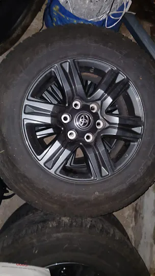 Toyota Hilux Double Cab. Pick-up 2.8 D-4D 4x4 Style
