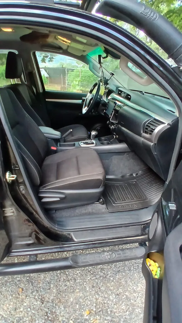 Toyota Hilux Double Cab. Pick-up 2.8 D-4D 4x4 Style