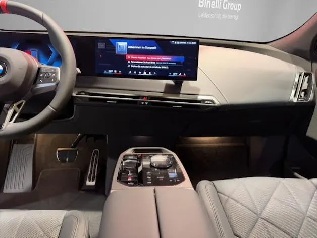 BMW iX M70