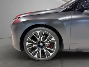 BMW iX M70