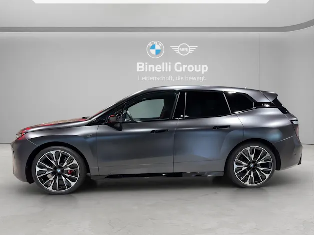 BMW iX M70