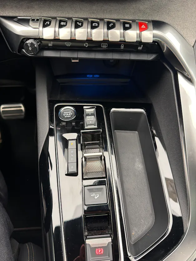 PEUGEOT 3008 1.6 Plug-in Hybrid4 GT
