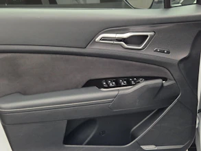 https://vehicle.imgix.net/4448728/b7b51c6c-f9a1-4ae6-9f63-2e74a9a65a0c.jpg