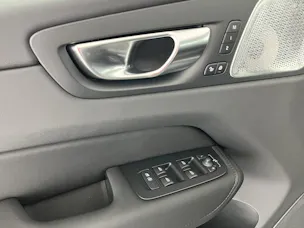 VOLVO XC60 2.0 T8 TE Ultra Dark eAWD