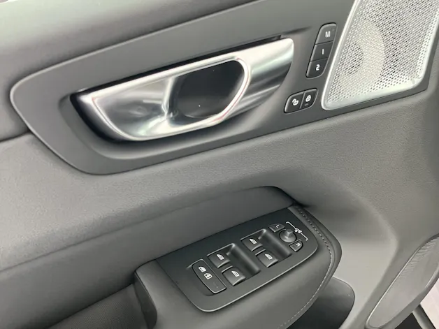VOLVO XC60 2.0 T8 TE Ultra Dark eAWD