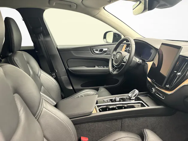 VOLVO XC60 2.0 B5 MH Plus Dark AWD