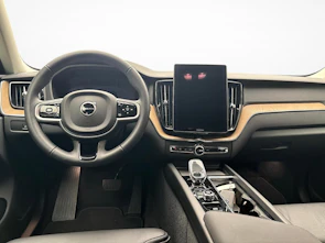 Fahrzeugbild VOLVO XC60 2.0 B5 MH Plus Dark AWD