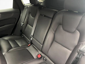 Fahrzeugbild VOLVO XC60 2.0 B5 MH Plus Dark AWD