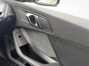 https://vehicle.imgix.net/4448944/1dd4e63c-5c03-4a55-9fbf-136614ed2d97.jpg