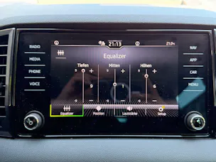 SKODA Karoq Selection *** ACC & RÜCKFAHRKAMERA ***