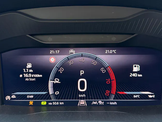 SKODA Karoq Selection *** ACC & RÜCKFAHRKAMERA ***
