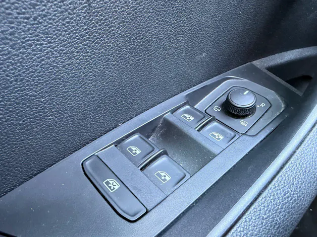 SKODA Karoq Selection *** ACC & RÜCKFAHRKAMERA ***