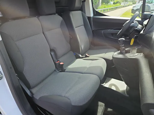 PEUGEOT Partner 1.5 Blue HDi Standard 650kg * Holzboden * Durchladeluke für lange Gegenstände *CarPlay Kabellos