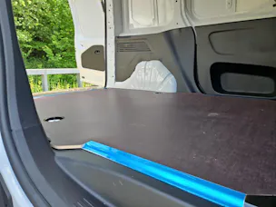 PEUGEOT Partner 1.5 Blue HDi Standard 650kg * Holzboden * Durchladeluke für lange Gegenstände *CarPlay Kabellos