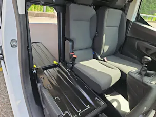 PEUGEOT Partner 1.5 Blue HDi Standard 650kg * Holzboden * Durchladeluke für lange Gegenstände *CarPlay Kabellos