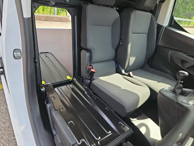 PEUGEOT Partner 1.5 Blue HDi Standard 650kg * Holzboden * Durchladeluke für lange Gegenstände *CarPlay Kabellos