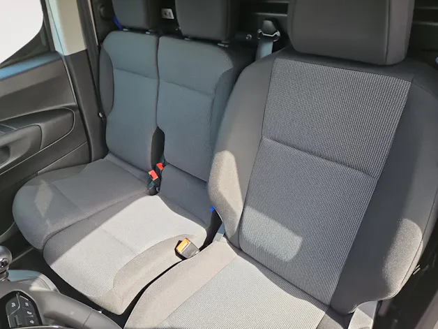 PEUGEOT Partner 1.5 Blue HDi Standard 650kg * Holzboden * Durchladeluke für lange Gegenstände *CarPlay Kabellos