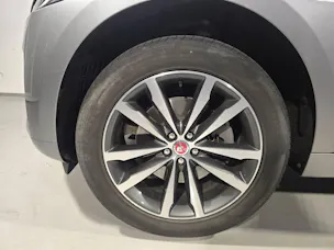 Jaguar F-Pace 2.0 I4 250 R-Dynamic SE AWD
