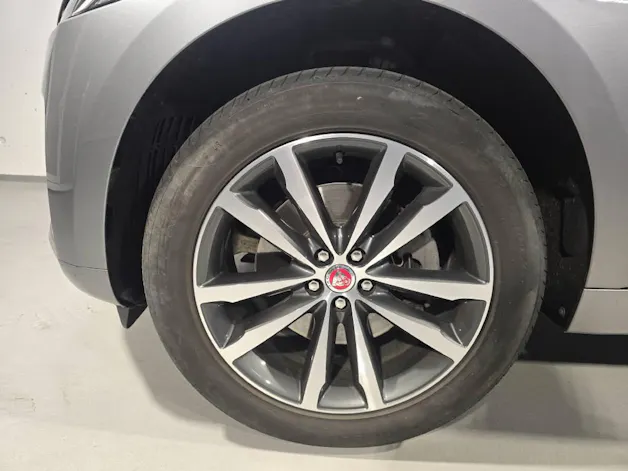 Jaguar F-Pace 2.0 I4 250 R-Dynamic SE AWD
