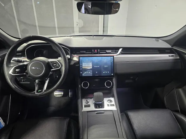 Jaguar F-Pace 2.0 I4 250 R-Dynamic SE AWD