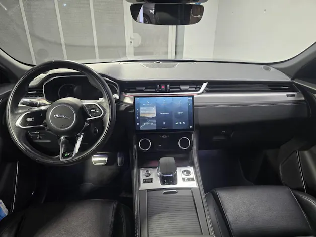 Jaguar F-Pace 2.0 I4 250 R-Dynamic SE AWD