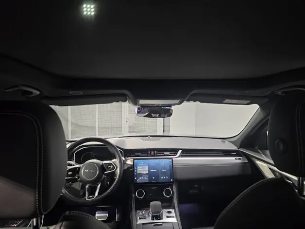 Jaguar F-Pace 2.0 I4 250 R-Dynamic SE AWD