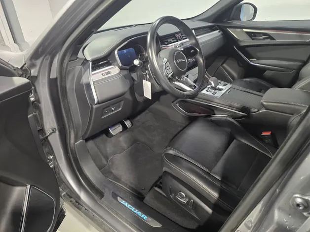 Jaguar F-Pace 2.0 I4 250 R-Dynamic SE AWD