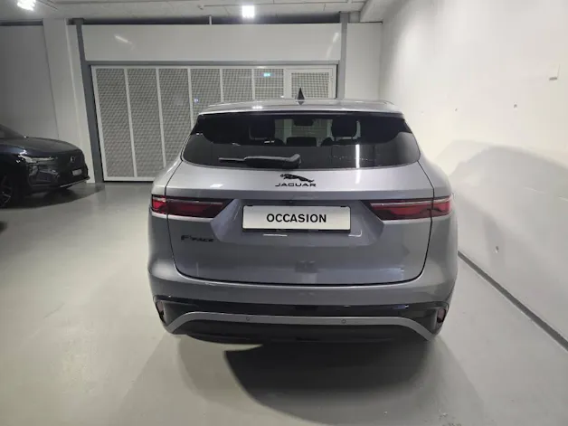 Jaguar F-Pace 2.0 I4 250 R-Dynamic SE AWD