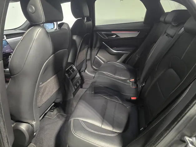 Jaguar F-Pace 2.0 I4 250 R-Dynamic SE AWD