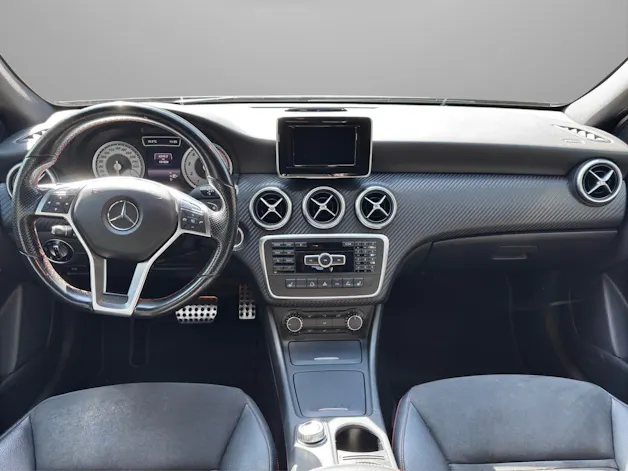 MERCEDES-BENZ A 180 AMG Line 7G-DCT