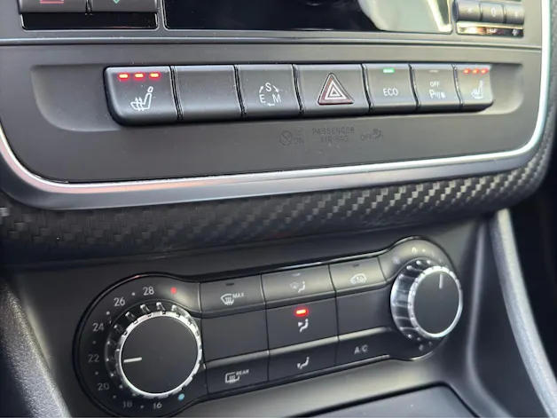 MERCEDES-BENZ A 180 AMG Line 7G-DCT