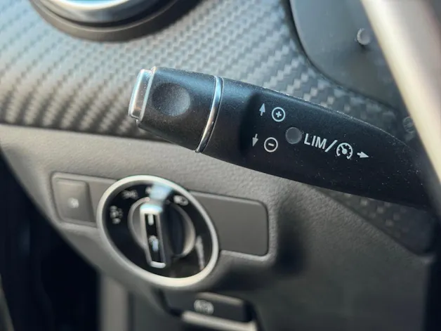 MERCEDES-BENZ A 180 AMG Line 7G-DCT