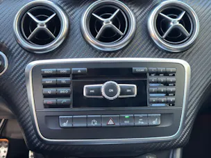 MERCEDES-BENZ A 180 AMG Line 7G-DCT