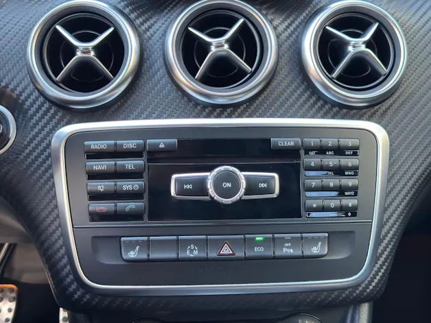 MERCEDES-BENZ A 180 AMG Line 7G-DCT