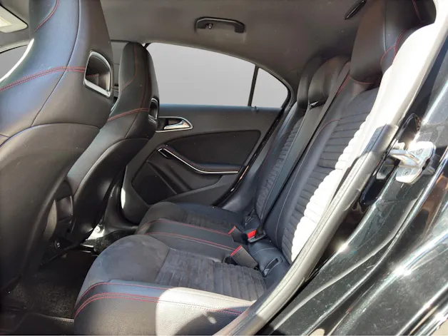 MERCEDES-BENZ A 180 AMG Line 7G-DCT