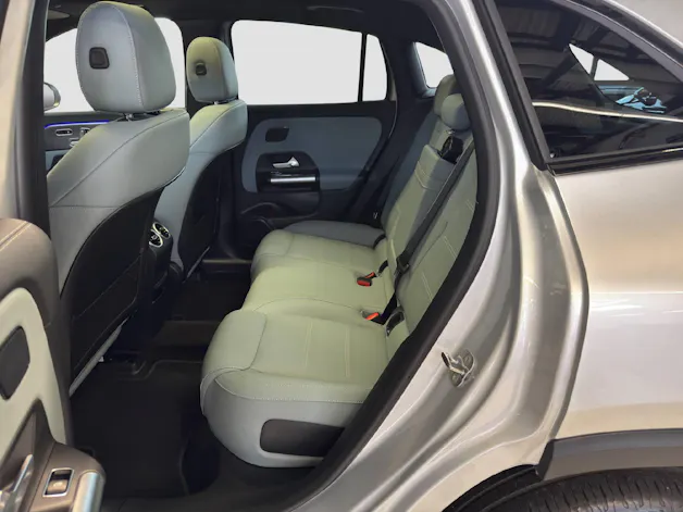 MERCEDES-BENZ EQA 300 Swiss Star AMG Line 4MATIC