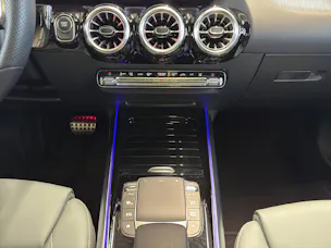 MERCEDES-BENZ EQA 300 Swiss Star AMG Line 4MATIC