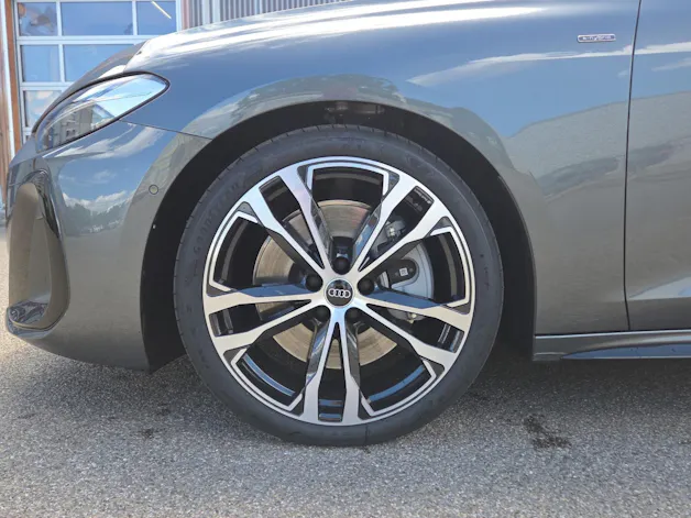 AUDI A5 Avant e-hybrid quattro Attraction 220 kW S tronic