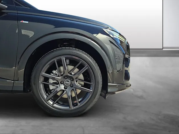 AUDI Q4 e-tron SUV quattro performance