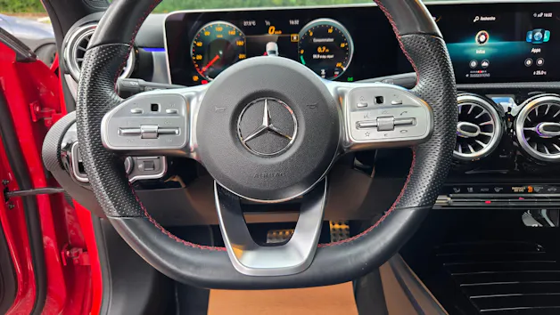 MERCEDES-BENZ A 180 AMG Line 7G-DCT