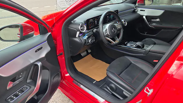 MERCEDES-BENZ A 180 AMG Line 7G-DCT