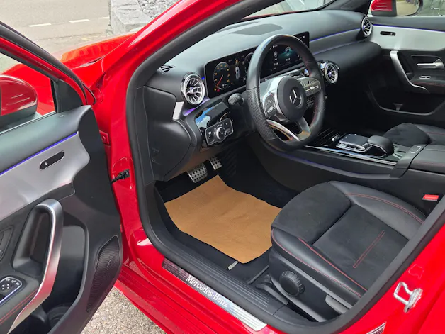 MERCEDES-BENZ A 180 AMG Line 7G-DCT