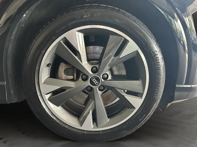 AUDI Q4 e-tron 50 quattro