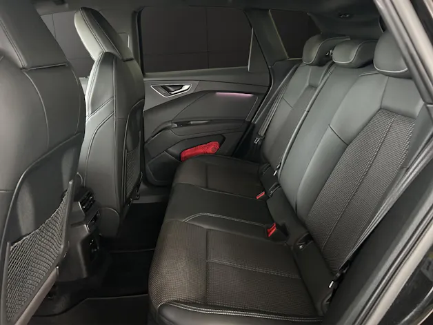 AUDI Q4 e-tron 50 quattro