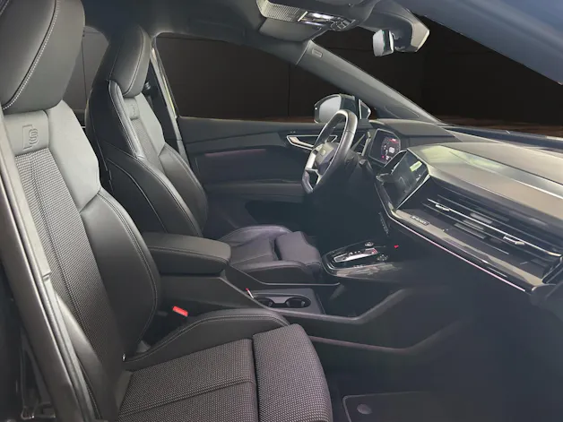 AUDI Q4 e-tron 50 quattro