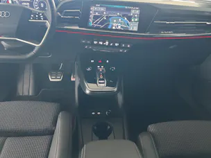 AUDI Q4 e-tron 50 quattro
