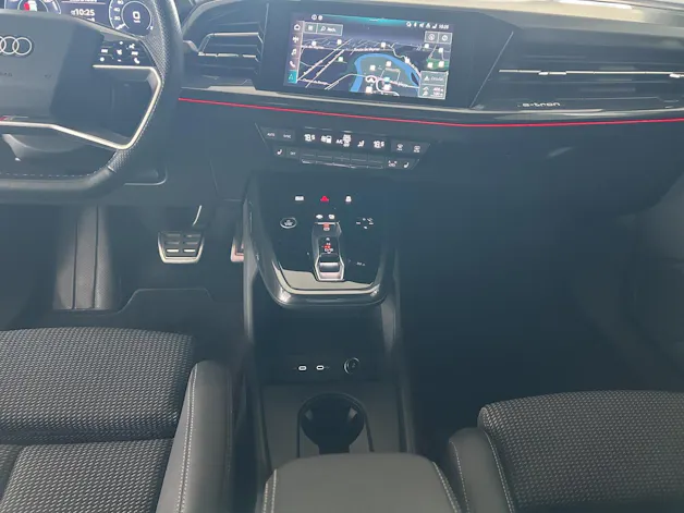 AUDI Q4 e-tron 50 quattro