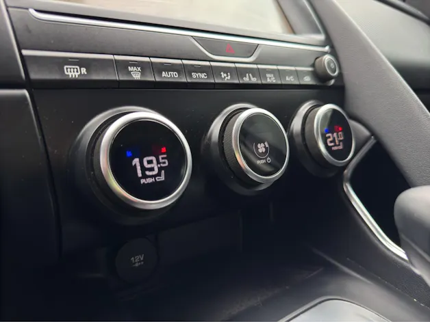 Jaguar E-Pace P200 R-Dynamic AWD Automatik