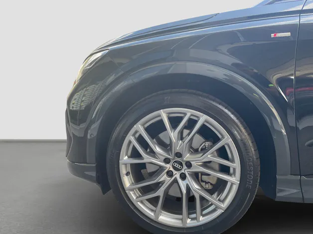 AUDI Q4 e-tron 50 quattro