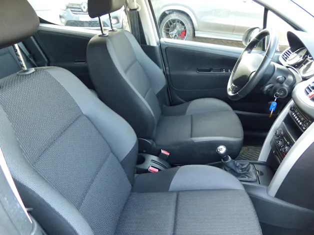 PEUGEOT 207 1.6 16V Swiss Edition